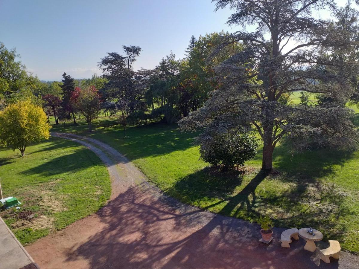 Domaine Berenguer Bed & Breakfast Ouches Bagian luar foto