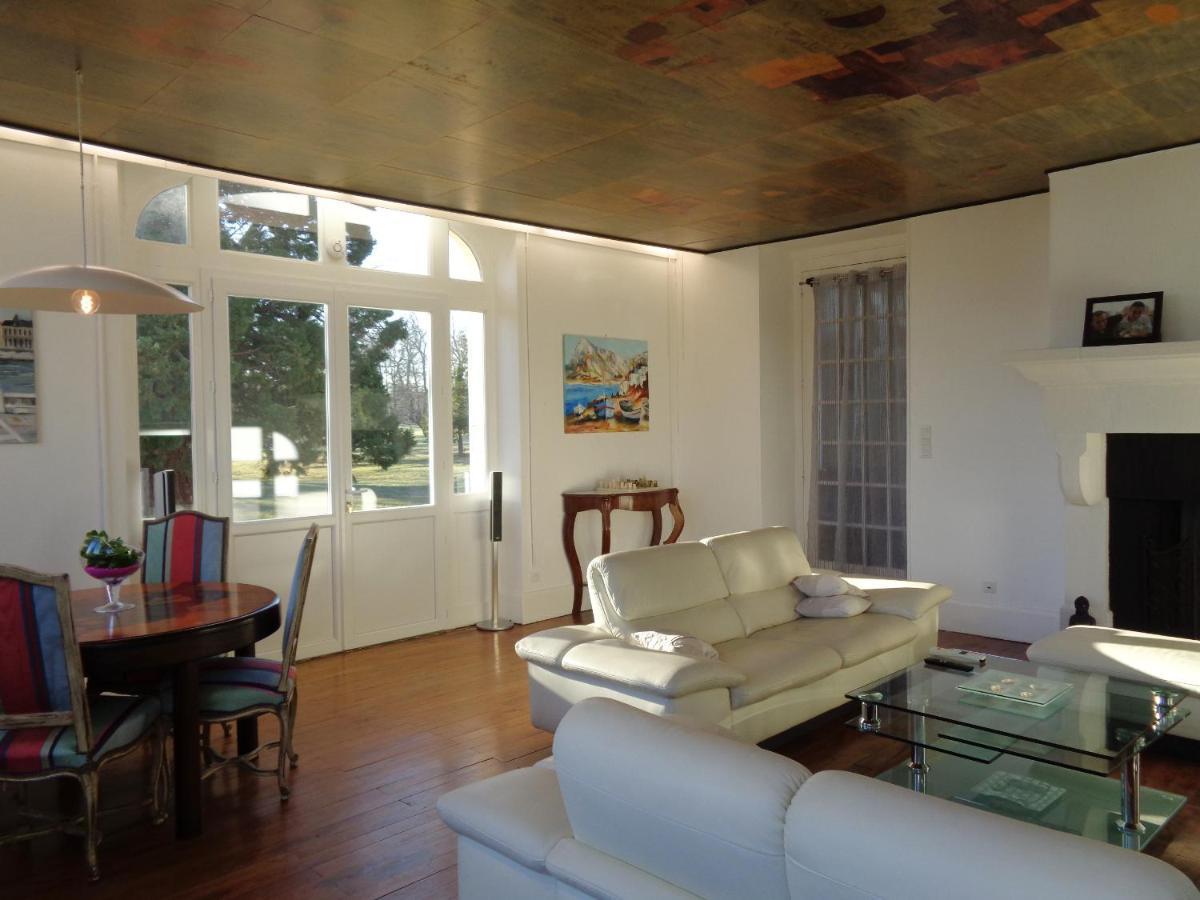 Domaine Berenguer Bed & Breakfast Ouches Bagian luar foto