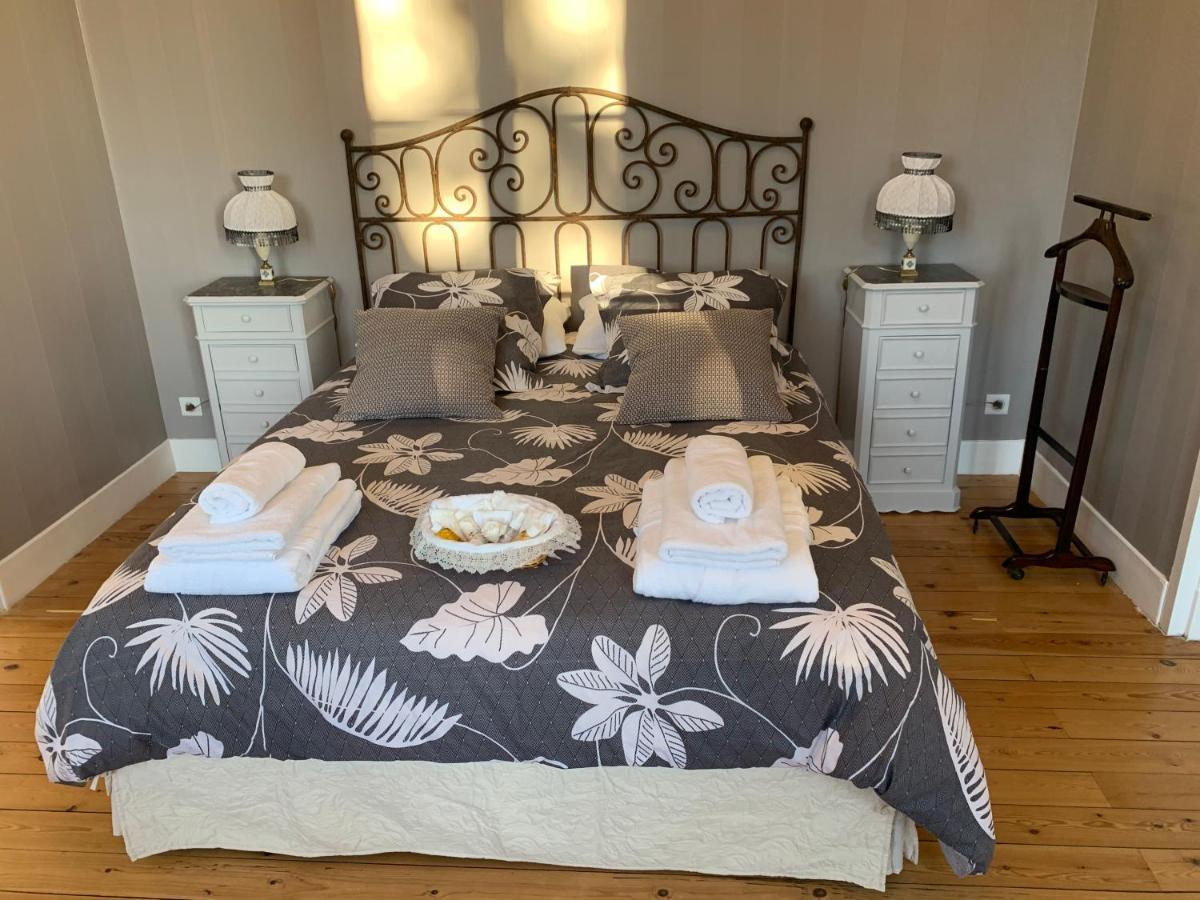 Domaine Berenguer Bed & Breakfast Ouches Bagian luar foto